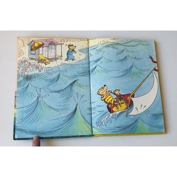 Vintage 1968 The Berenstain Bears Vacation HC Beginner Book Surfing Diving Sail - Picture 2 of 10